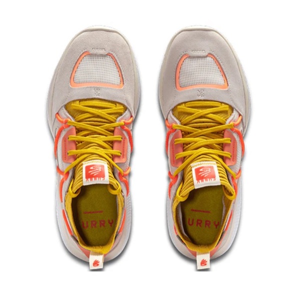 Curry’s - Picture 2 of 3